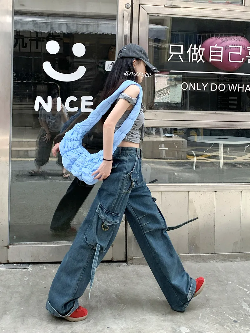 Calça Jeans pernas largas de cintura alta com múltiplos bolsos Feminina — Detalhes do produto 5