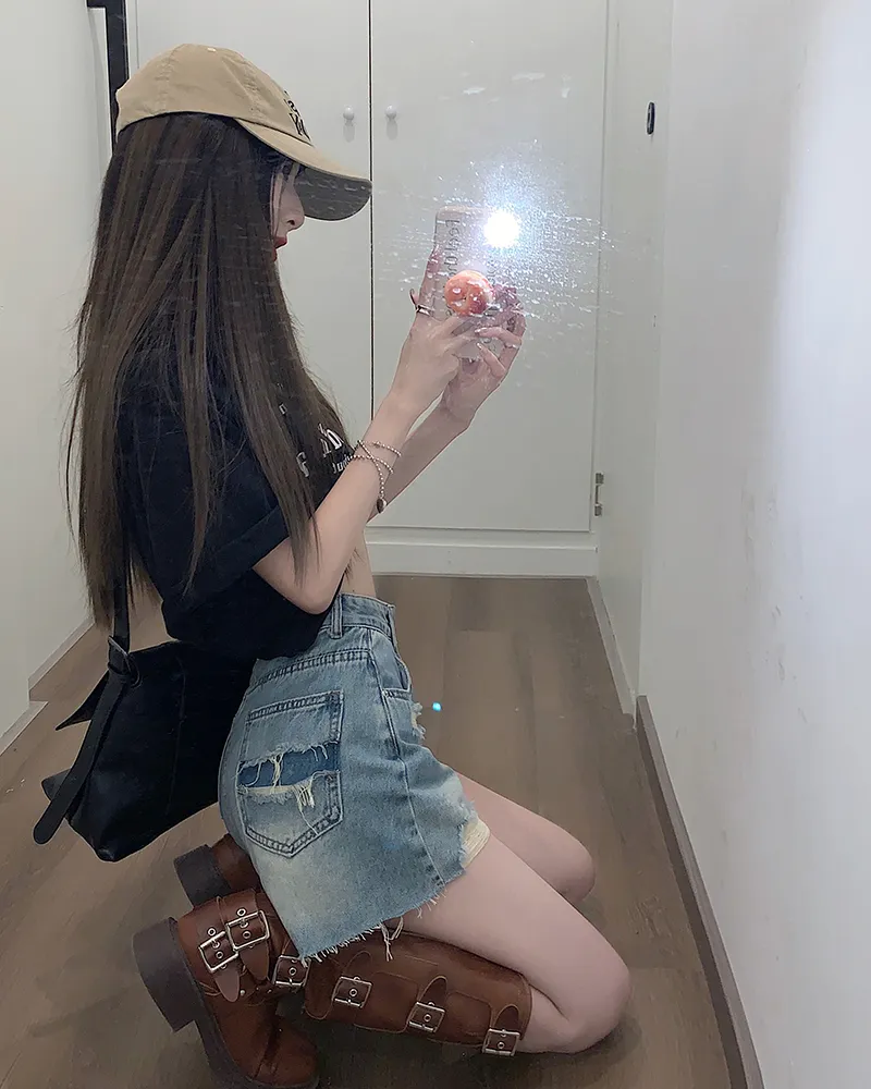 Calça Jeans pernas largas de cintura alta com rasgos Feminina — Detalhes do produto 3